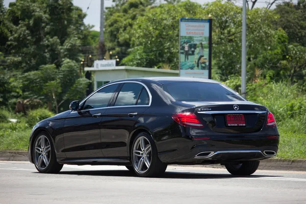  lüks araba beyaz Mercedes Benz E220d