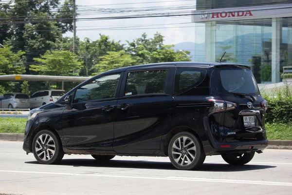 Toyota Sienta Mini Mpv Van. — Foto de Stock
