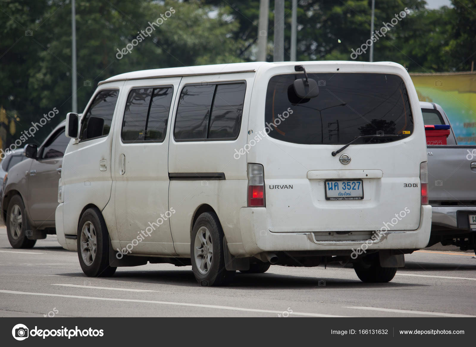 nissan van old model