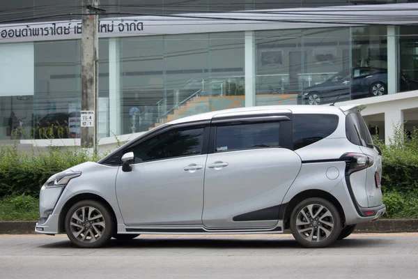 Toyota Sienta Mini Mpv Van. — Foto de Stock