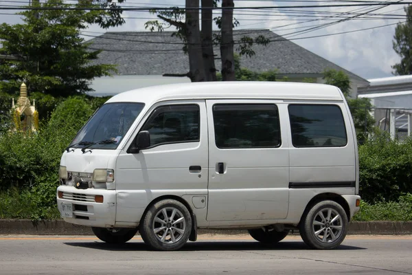 Privat bil, Mini Van av Suzuki super bär van. — Stockfoto