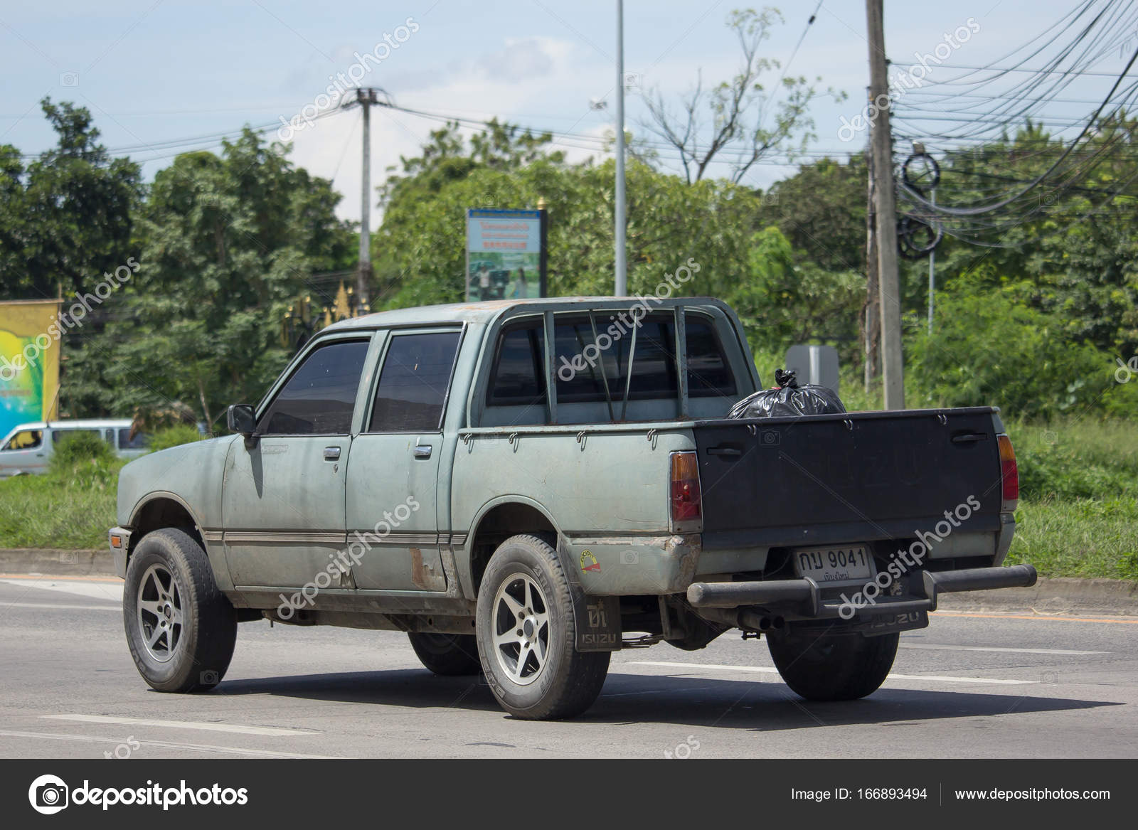 Download Old Isuzu Pickup Truck Gif