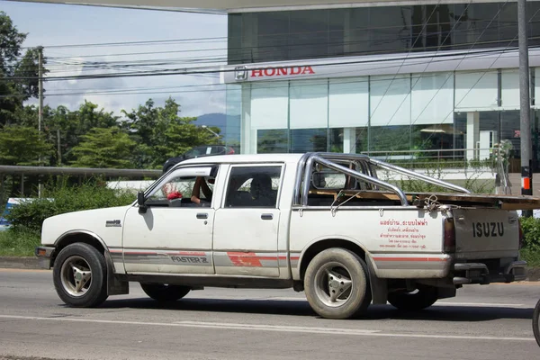 Özel Isuzu Kb eski pikap araba. 