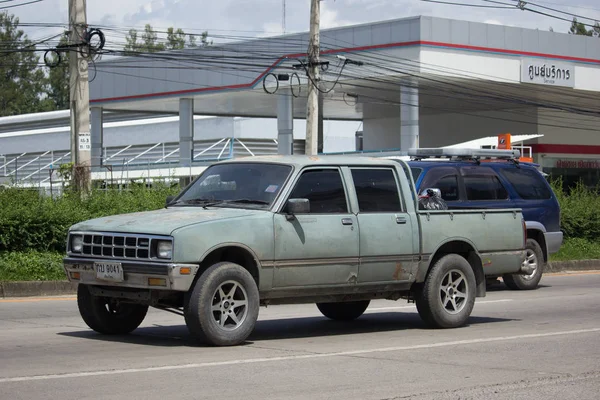 Özel Isuzu Kb eski pikap araba. 