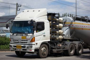 Zamanında sadece kamyon çimento Logistic şirketi hızlı.