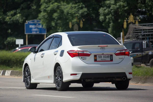 Özel araba Toyota Corolla Altis. Onbirinci nesil siyah Top