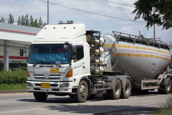 Camión de cemento de Just in time express Empresa logística . —  Fotos de Stock