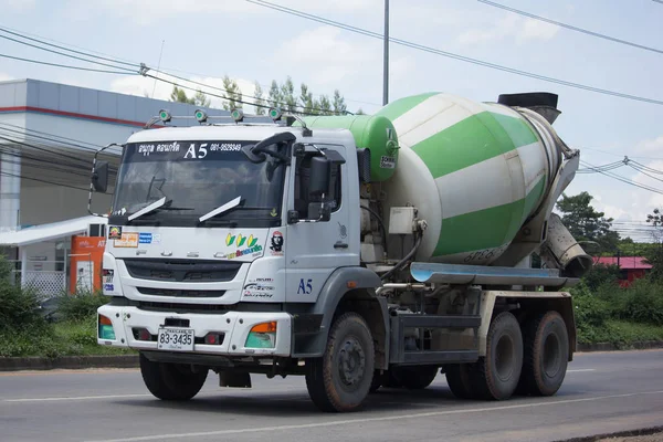 Цемент вантажівка Anukul бетону компанії. — стокове фото