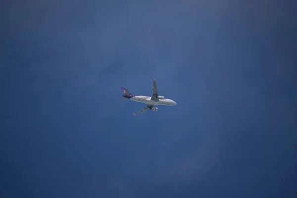 HS-TXS Airbus A320-200 con ala de la vía aérea Thaismile . — Foto de Stock