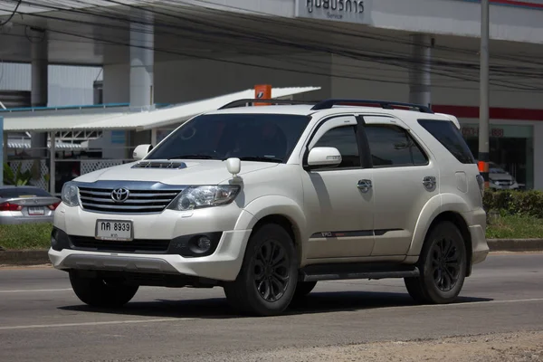 Carro privado SUV, Toyota Fortuner — Fotografia de Stock