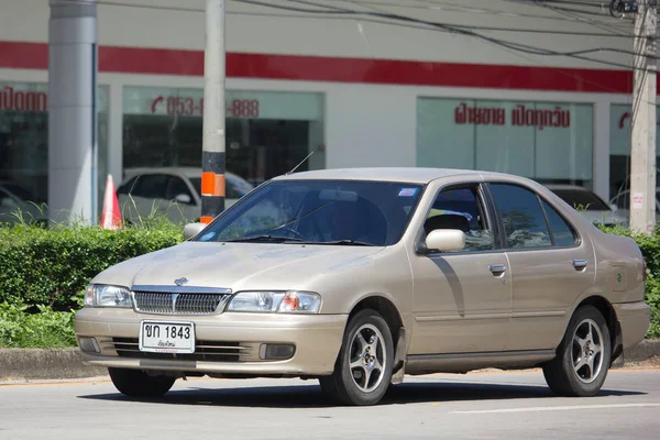 Privado carro velho Nissan Sunny — Fotografia de Stock