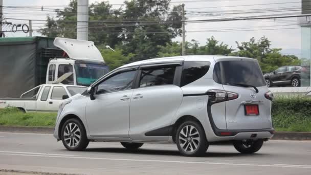 Novo Produto da Toyota Automobile Toyota Sienta Mini MPV Van . — Vídeo de Stock