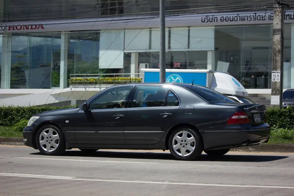 Prywatny samochód, Lexus Ls 430. Lexus jest Premium marki Toyota. — Zdjęcie stockowe