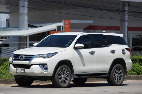 Частный внедорожник, Toyota Fortuner — стоковое фото