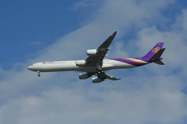 HS-TNF Airbus A340-600 de Thaiairway — Foto de Stock