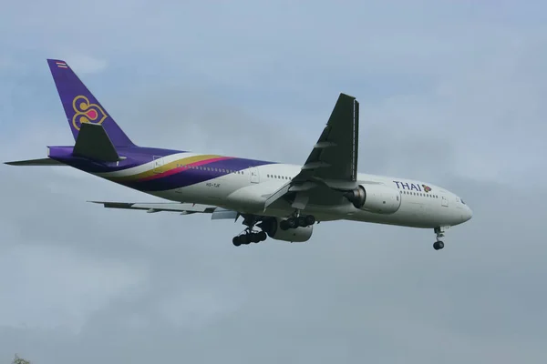 Boeing 777-200 HS-TJF de Thaiairway . — Photo