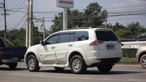 Prywatnym samochodem Mitsubishi Pajero samochód Suv — Wideo stockowe