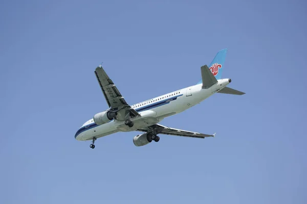 B-6303 Airbus A320-200 of China Southern Airline — Stock Photo, Image