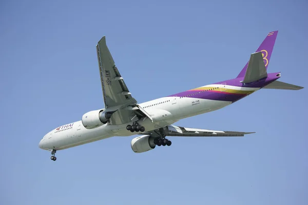 Boeing 777-300ER HS-TKM de Thaiairway . — Photo
