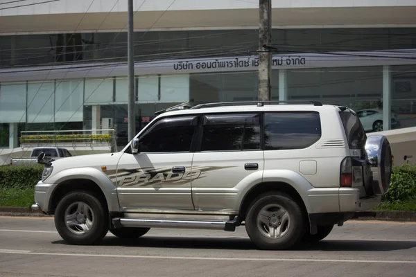 Privat SUV-bil, Toyota Prado – stockfoto