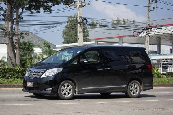 Van de lujo privado Toyota Alphard — Foto de Stock