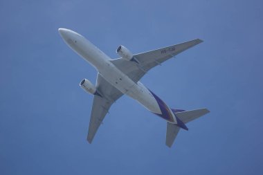  Boeing 777-200 HS-TJG  TG105