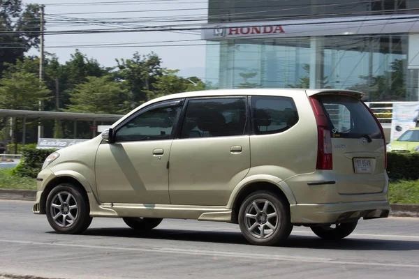 Özel Toyota Avanza araba.