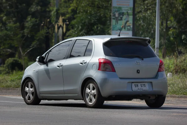 Частная автомобильная тойота Yaris Hatchback Eco Car — стоковое фото