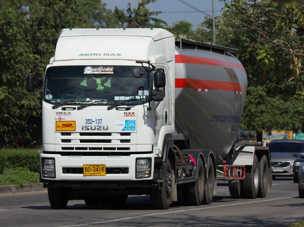 Çimento kamyonu Ekarat Logistic şirketi. — Stok fotoğraf