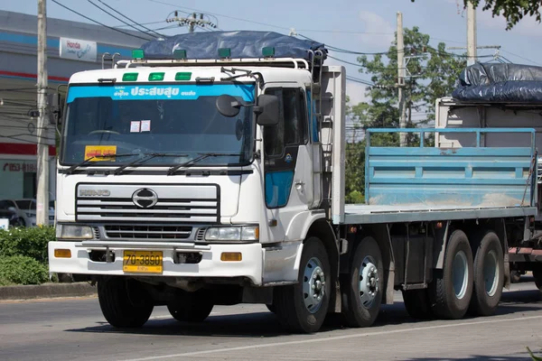 Privé Hino lading vrachtwagen. — Stockfoto