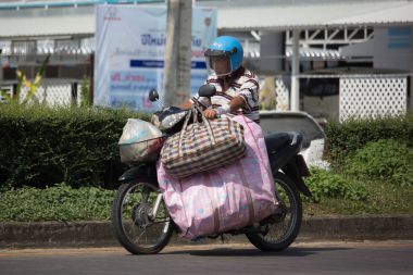 Özel Yamaha motosiklet adamla. 