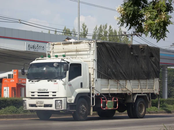 Privé Isuzu lading vrachtwagen. — Stockfoto