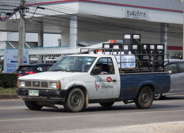 İçme suyu dağıtım kamyonu şirketin Poly bırak