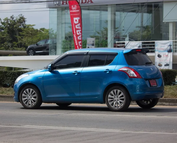 Πόλη ιδιωτικό οικολογικό αυτοκίνητο Suzuki Swift — Φωτογραφία Αρχείου