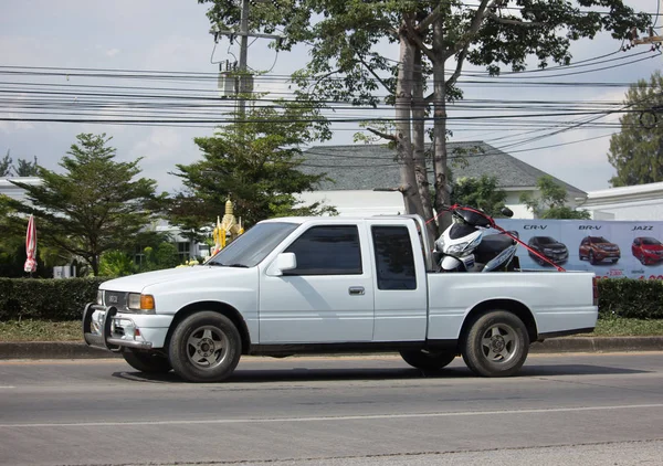 Privado velho Isuzu pick up caminhão . — Fotografia de Stock