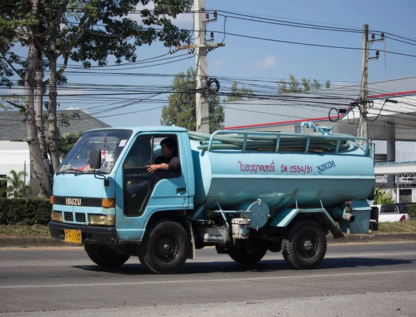 Privater alter Wassertankwagen. — Stockfoto