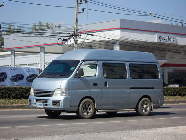 Gamla Nissan Urvan Van privatbil — Stockfoto