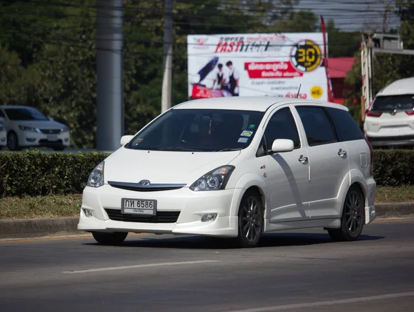 Privata Mpv car, Toyota önskar — Stockfoto