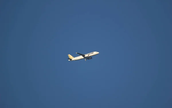 Airbus A320-200 kaplan hava. — Stok fotoğraf