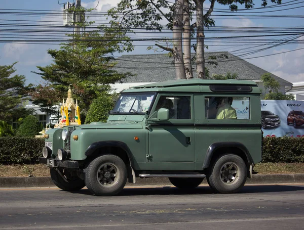 Privát parkoló. Land Rover mini teherautó — Stock Fotó