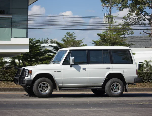 Soukromé Mitsubishi Pajero Suv auta. — Stock fotografie