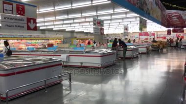 Chiang Mai, Tayland - 28 Aralık 2017: Makro süpermarket, müşteri. Görüntüleri Makro hipermarket Chiangmai, Tayland.