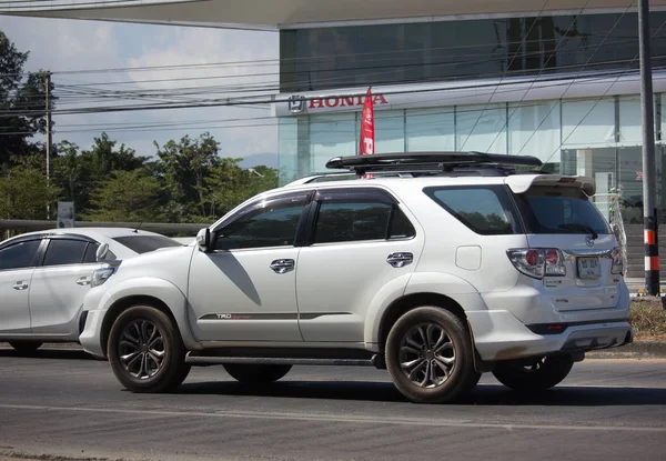 Coche privado Toyota Fortuner Suv . — Foto de Stock