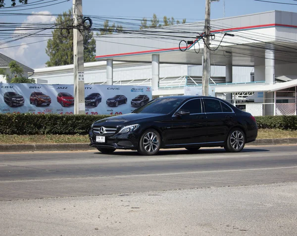 Lujoso coche blanco Mercedes Benz CLA 180 Untamed . — Foto de Stock