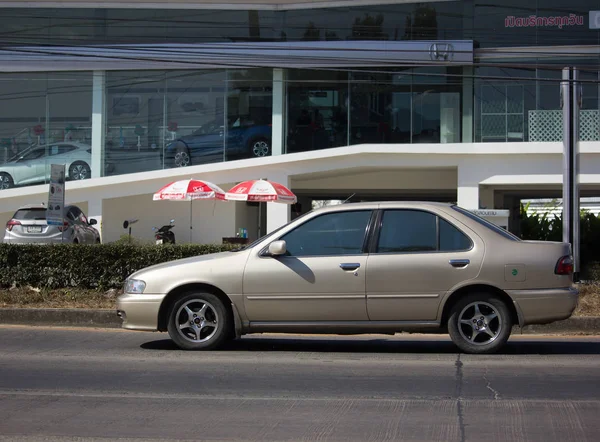 Coche viejo privado Nissan Sunny — Foto de Stock