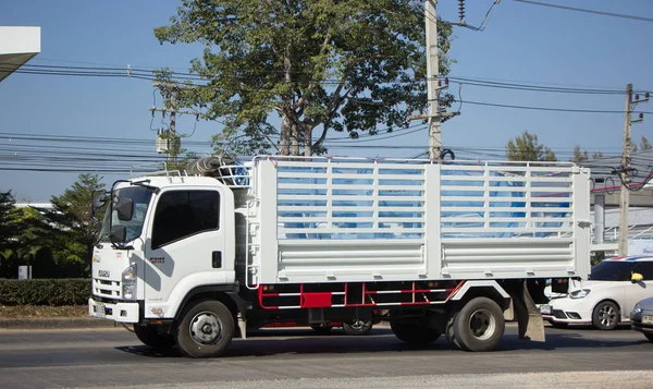 Prywatnego Isuzu Cargo ciężarówka. — Zdjęcie stockowe