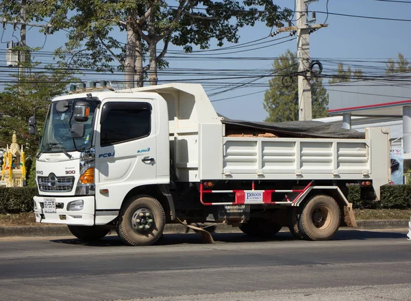Рядовой грузовик Хино Дамп . — стоковое фото