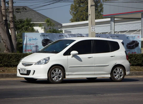 Privates Stadtauto Honda Jazz Fließheck. — Stockfoto