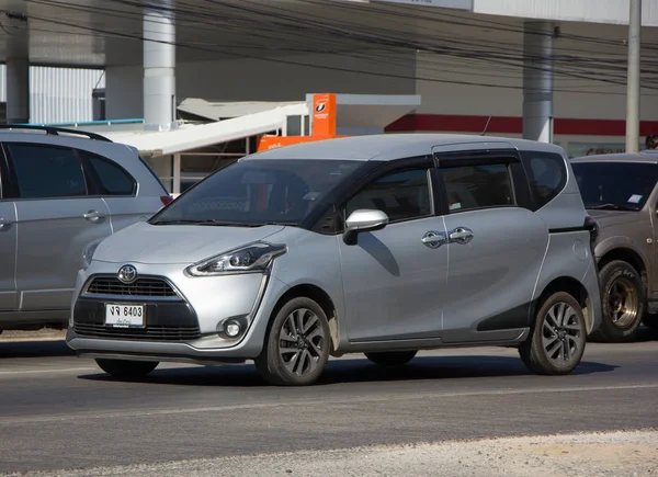 Toyota Sienta Mini Mpv Van. — Foto de Stock