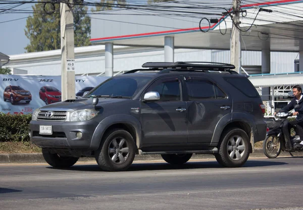 Özel Toyota Fortuner Suv otomobil. — Stok fotoğraf